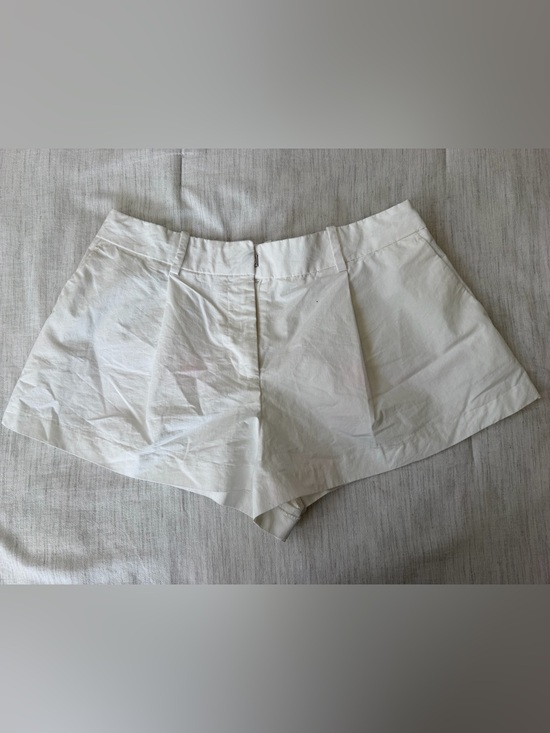 Zara Pants - Zara White High-Waist Pleated Shorts